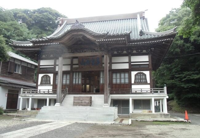 昭和に移転してきたお寺はとても殺風景