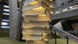 建物全体がアート的な感じです