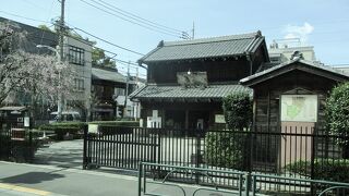 谷中霊園の近く