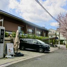 この先が谷中霊園