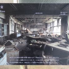 部屋ごとの災害状況説明パネルが出ています。