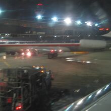 ラガーディア空港に駐機しているアメリカン航空の便