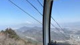 全長１８００ｍを７分半で山頂駅へ