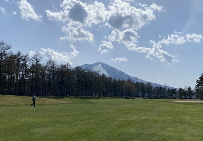 浅間山を眺めながらのプレー