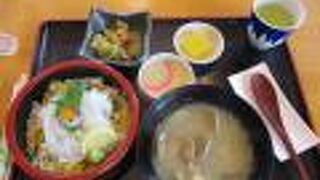 イカ刺し丼を食べに