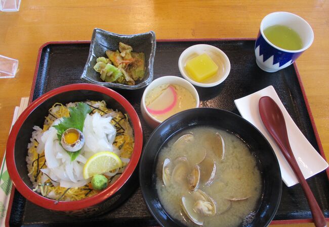 イカ刺し丼を食べに