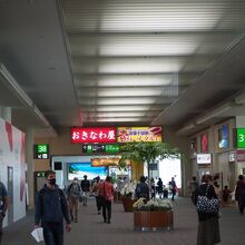 空港内の通路