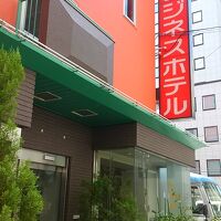 オレンジ色の外観でわかりやすかったです。