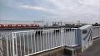 高砂橋近辺で、京成本線が、中川を渡る姿はとてもきれい