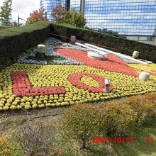 霊峰立山をデザインした花時計