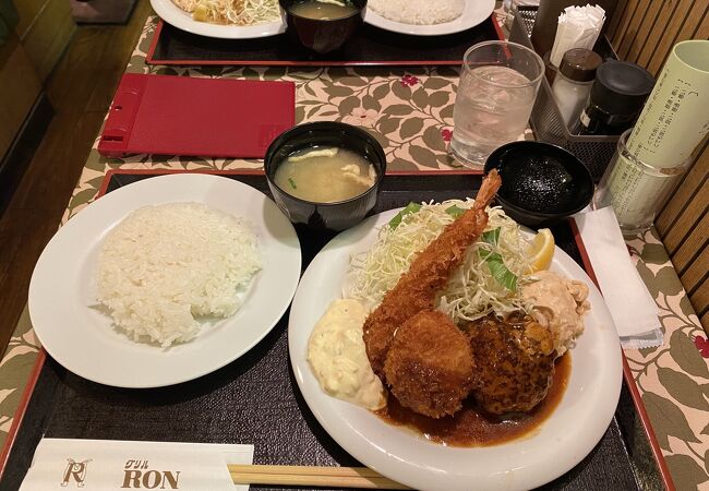 人気の洋食屋さん