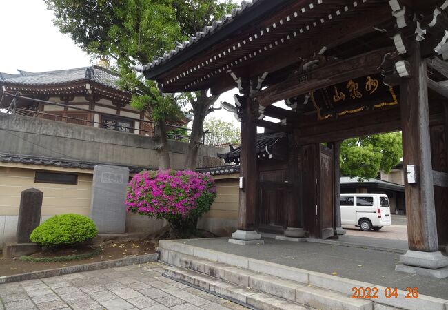 中山道沿いにあります。