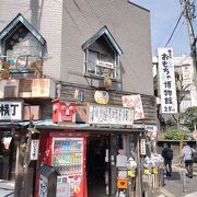 昭和のレトロ感がいっぱいの建物・街並で、コンパクトで展示品も充実