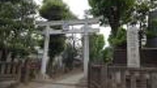 神社のそばには幼稚園がありました。