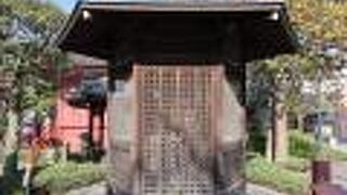 とりあえず最古級。謎の石燈籠。