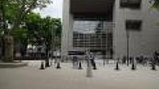 真新しい立派な建物でした。