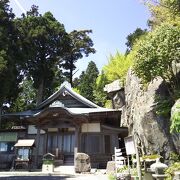 空海が岩屋で修行した霊山。安登からの登山道は荒れている。