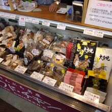 こんな感じで色々と売ってます。