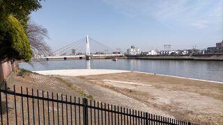 広々とした河川敷がないのが残念