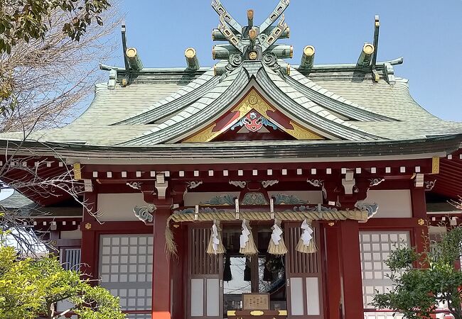 ひときわ豪華な日本の伝統建築がめちゃきれいで色鮮やか