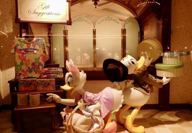 公式】グランドエンポーリアム｜東京ディズニーランド | 東京