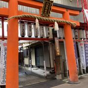 京都三条会商店街にある神社。