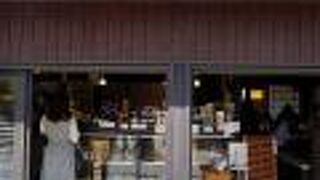 景色の良い席に座れるかは運次第ですが、美味しい柿の葉寿司がいただけます。