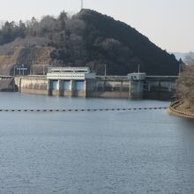 「青蓮寺ダム」によって形成された「青蓮寺湖」