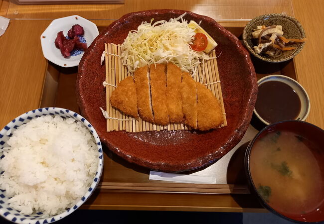 (あかり)お店は清潔感があり、料理も整ってました。