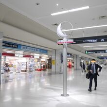 写真中央に月の塔。