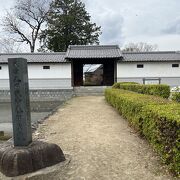 茅葺入母屋造の美しい屋敷