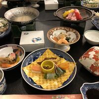 広い宴会場で戴く夕食