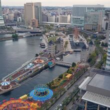 写真右上に日本丸と公園を見る事が出来ます