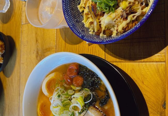 日本庭園もあるラーメン店