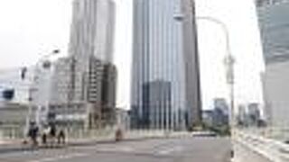 ちょっと無機質。