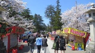 上杉謙信を祭神とするパワースポットなのよ