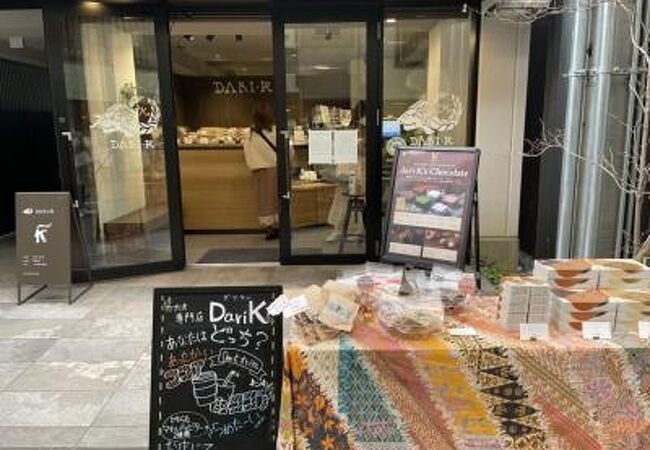 店頭でセールをしていました