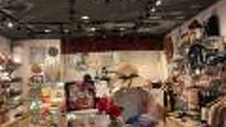 ムーミングッズがひしめきます