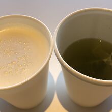 ホットミルクと緑茶