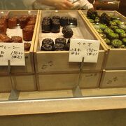 カヌレの有名店です