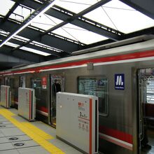 大阪メトロ 御堂筋線 (1号線)