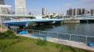 橋の形は面白みはない