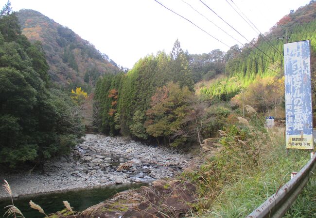 川の流れや小瀬戸の滝は穏やかなものでした。