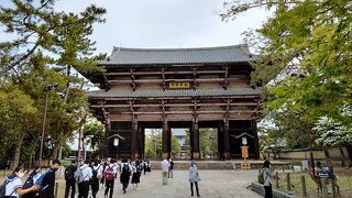 大迫力の東大寺、すべてが桁違いの大きさです。