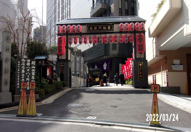 伝教大使が海の荒波を鎮めるためにつかった不動明王の像と言われています。