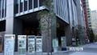 オフィスを中心とした高層複合商業施設だす。