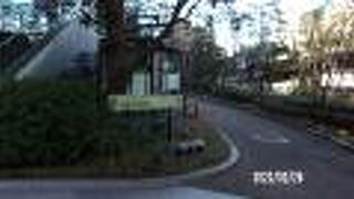 野外に設置された展示物です。