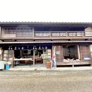 「志ら玉屋」関宿にある超老舗和菓子屋さんで、可愛らしい和菓子が食べられるお店♪