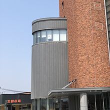 立佞武多の館の隣