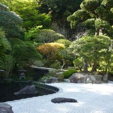立派な庭園が広がっています。京都に来たみたいです。